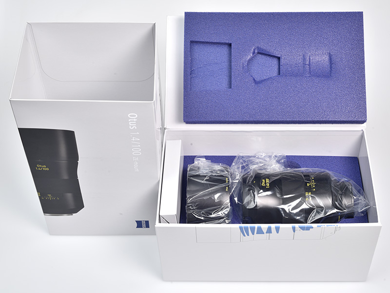 What do ZEISS Otus lenses come with?